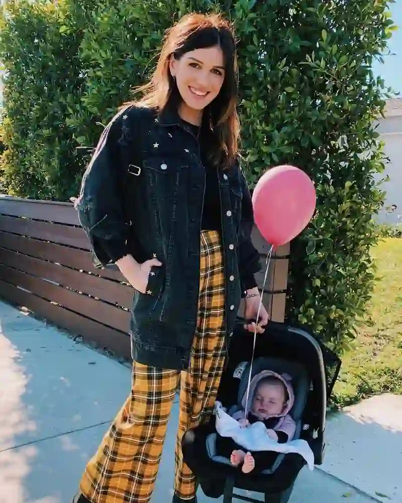 Shenae Grimes-Beech elegant photoshoot highlighting her beauty