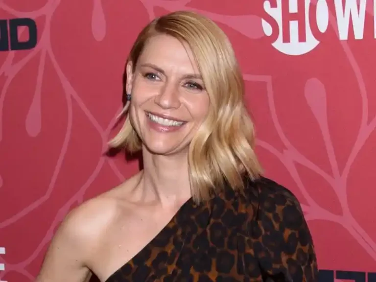 Claire Danes red carpet look with graceful posture