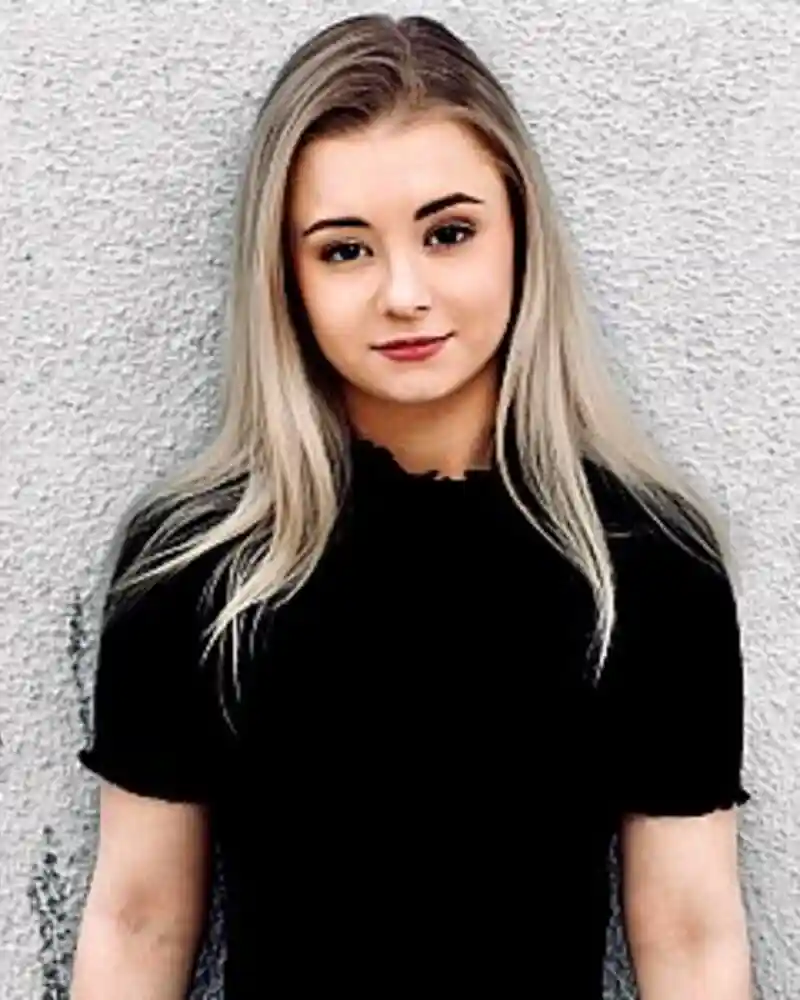 Young actress Kerry Ingram posing at a film event