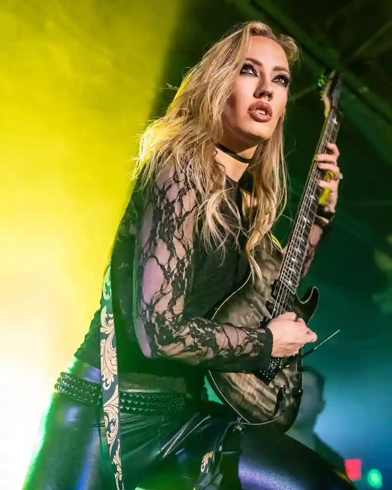 Rock guitarist Nita Strauss body measurements 2025