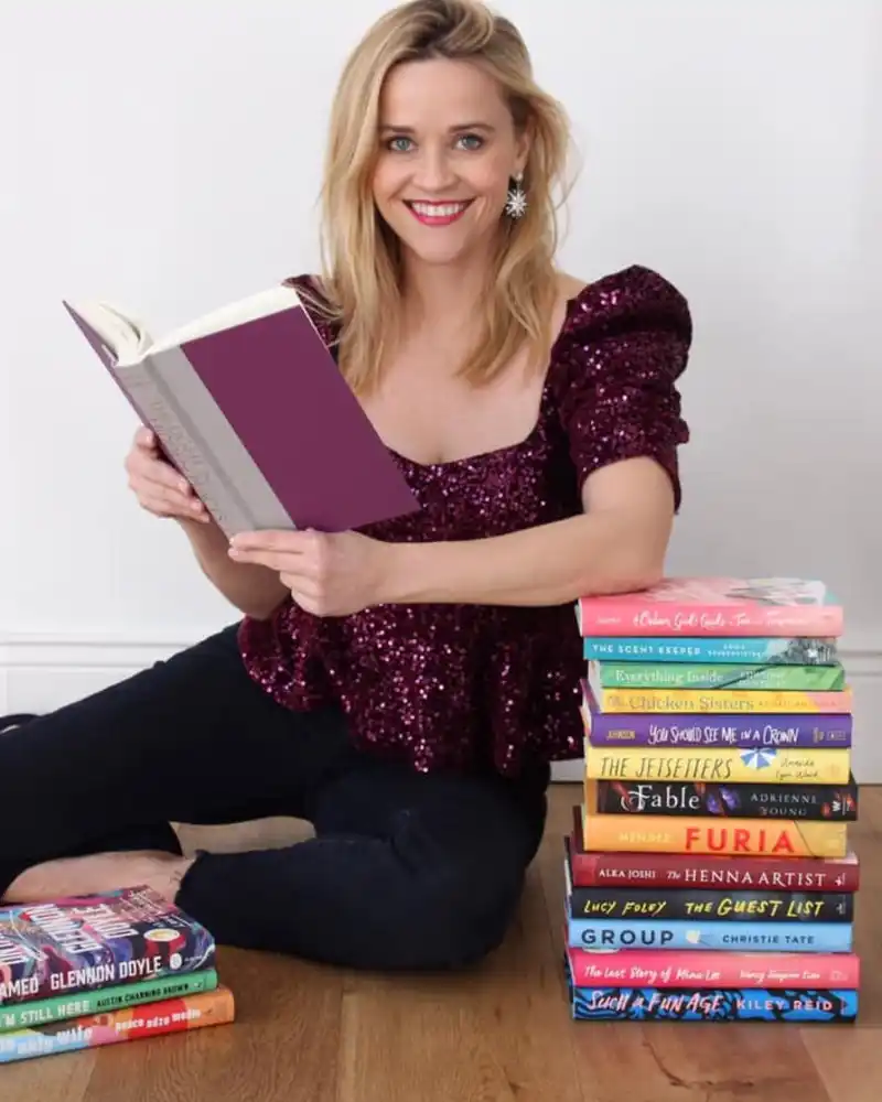 Reese Witherspoon as Elle Woods in Legally Blonde, wearing a pink outfit